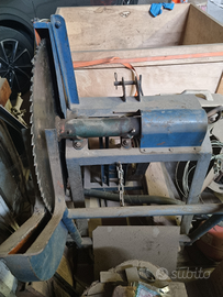 Sega circolare a cardano