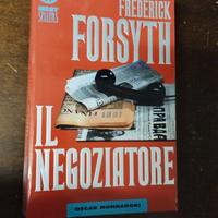 Libri di Frederick Forsyth e di Guido Cervo