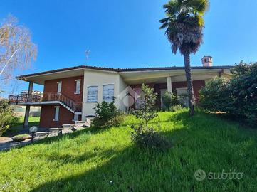 BIFAMILIARE A INVERUNO