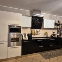 Cucina con isola + soggiorno + cameretta – mobili 