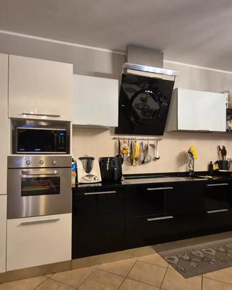 Cucina con isola + soggiorno + cameretta – mobili 