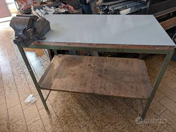 Tavolo lavoro con morsa