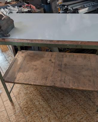 Tavolo lavoro con morsa