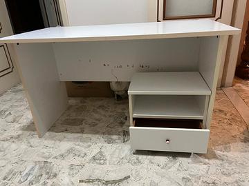 scrivania con cassettiera 