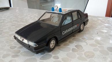 Burago 1/24 Alfa Romeo 75 Carabinieri 