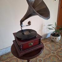 Grammofono a tromba vintage funzionante