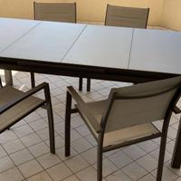 TAVOLO E  SEDIE PER ESTRENO