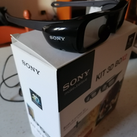 Due occhiali 3D per TV