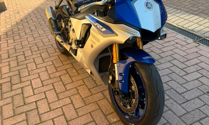 Yamaha r1