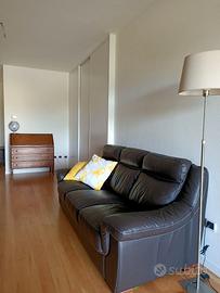 Divano nero ecopelle