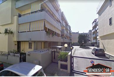 APPARTAMENTO 2 VANI + ACC CON POSTO AUTO ZONA