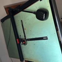 Tavolo da disegno con tecnigrafo