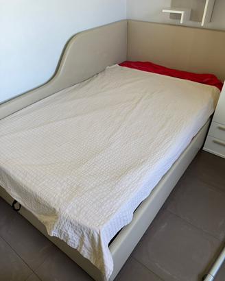 Letto piazza e 1/2, contenitore,in ecopelle beige