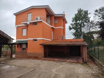 Villa con 6 camere da letto e dependance a Sezze