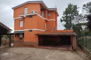 Villa con 6 camere da letto e dependance a Sezze