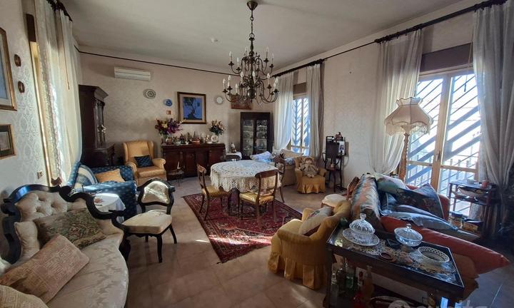 Gravina di Catania - Ampio Appartamento Arredato