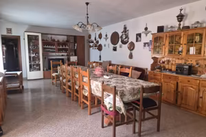 Casa Indipendente con Garage e 7.000 mq di Terreno