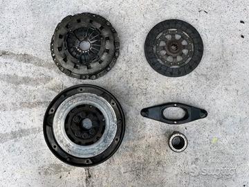 Kit volano/frizione BMW 316i 2002 1900cc benzina