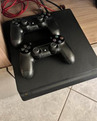 Ps4 slim + 2 giochi + 2 joypad
