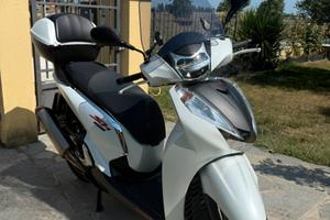 Honda SH 300 I Sport 2017 Akrapovič – 10.650 km