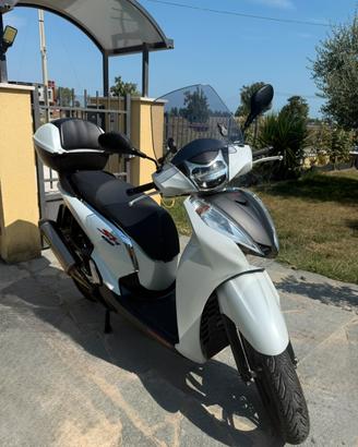 Honda SH 300 I Sport 2017 Akrapovič – 10.650 km