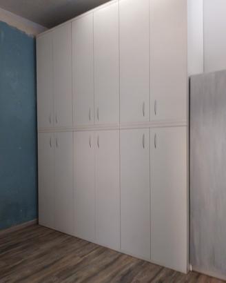 armadio in legno massello e laminato bianco