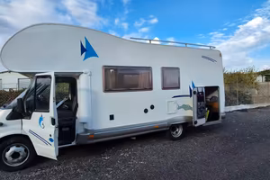 Camper garage grande in coda