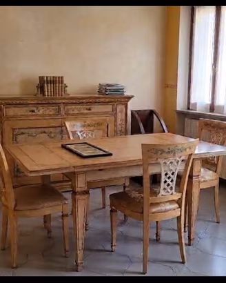 set pranzo perfetto: credenza e tavolo con 4 sedie