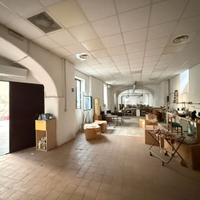 Capannone con abitazione