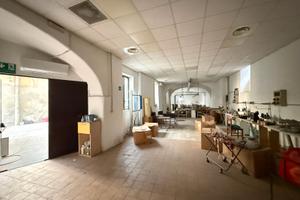 Capannone con abitazione