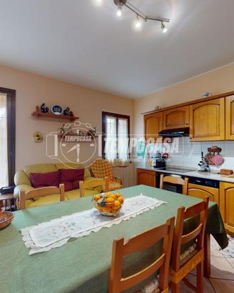 Rif.: V005 - VILLA BIFAMILIARE RISTRUTTURATA CON G