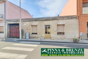 CABRAS - VIA THARROS ampio fronte