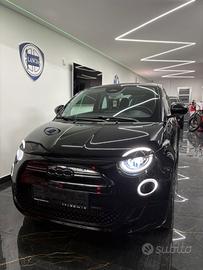 Fiat 500 500e Berlina 42 kWh La Prima