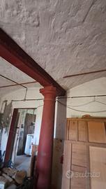 Grande casa con ex stalla a voltine e capannoni