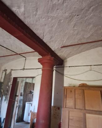 Grande casa con ex stalla a voltine e capannoni