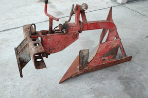 Aratro e assolcatore per motocoltivatore