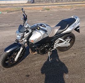 Suzuki gsr 600