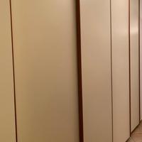 MOLTENI armadio con profili ante legno di ciliegio