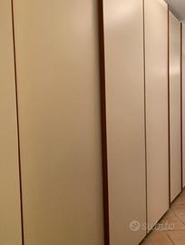 MOLTENI armadio con profili ante legno di ciliegio