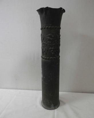 Vaso in ottone cesellato