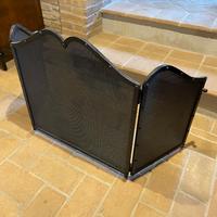 Elegante griglia parascintille camino in ferro