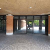 Vimercate locale commerciale in piazza