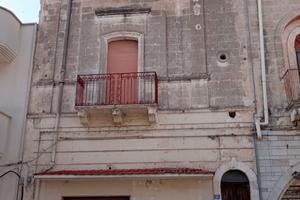 Appartamento primo piano con terrazzino