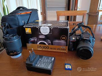 Nikon D 5300 con 2 obiettivi 
