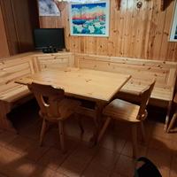 panca ad angolo e tavolo allungabile in stile tiro