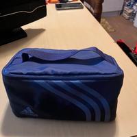 Beauty case a marchio Adidas
