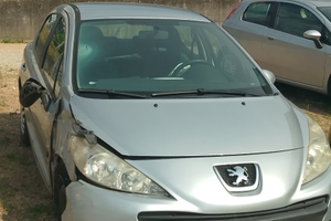 Pegeaut 207 1400 benzina anno 2010