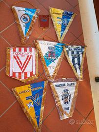 LOTTO DI 8 GAGLIARDETTI DI CALCIO D'EPOCA