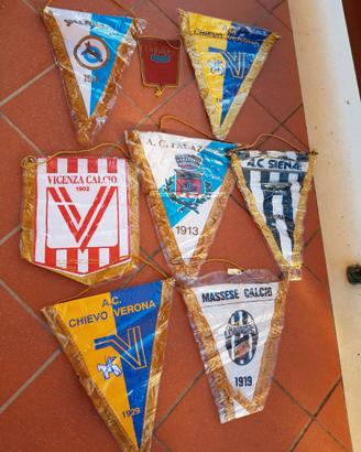 LOTTO DI 8 GAGLIARDETTI DI CALCIO D'EPOCA