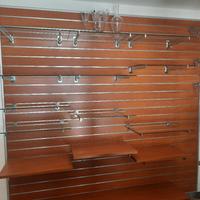 Arredamento negozio in legno 